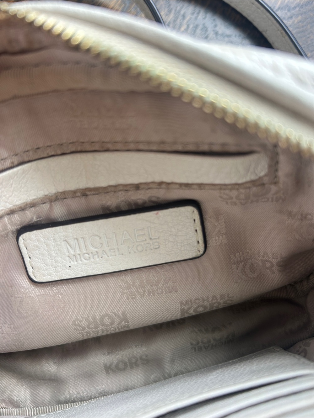 Michael Kors crossbody purse - Picture 3 of 5